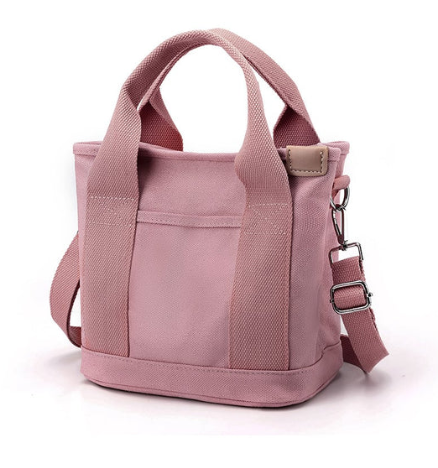 Stylish travel bag with plenty of storage space