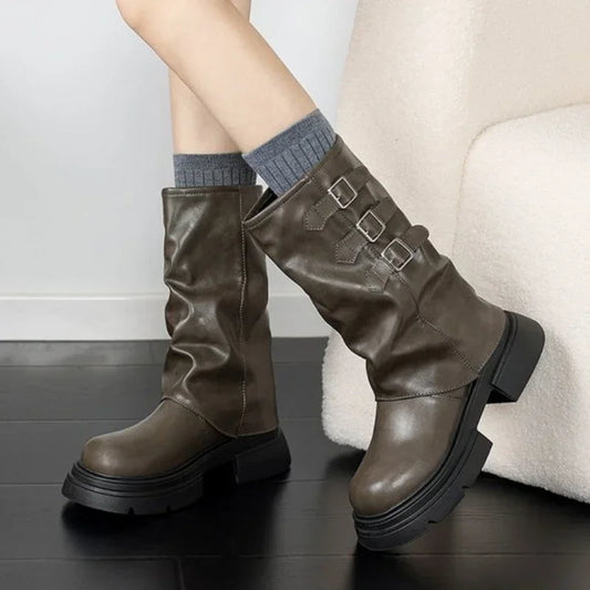 Stilvolle Damenstiefel Chunky Heel mit Riemen - IdealeKleiden