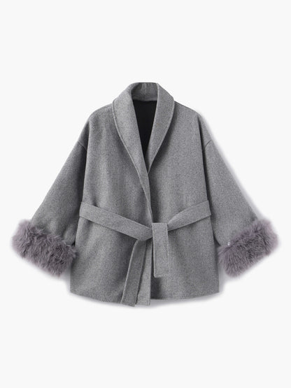 Elegant Short Winter Coat with Faux Fur