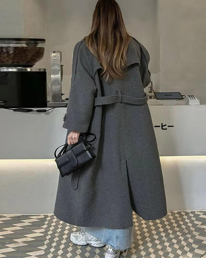 Women's Wool Coat Elegant and Versatile