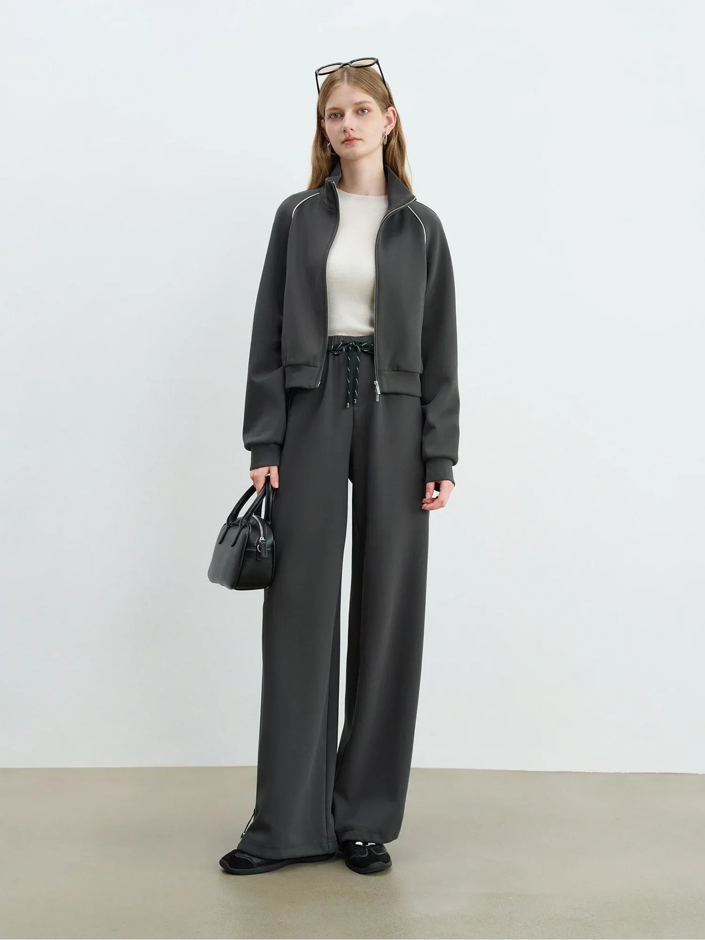 Moderne Damenkleidung | Stilvolles Outfit mit Farbiger Jacke und Comfort Hosen