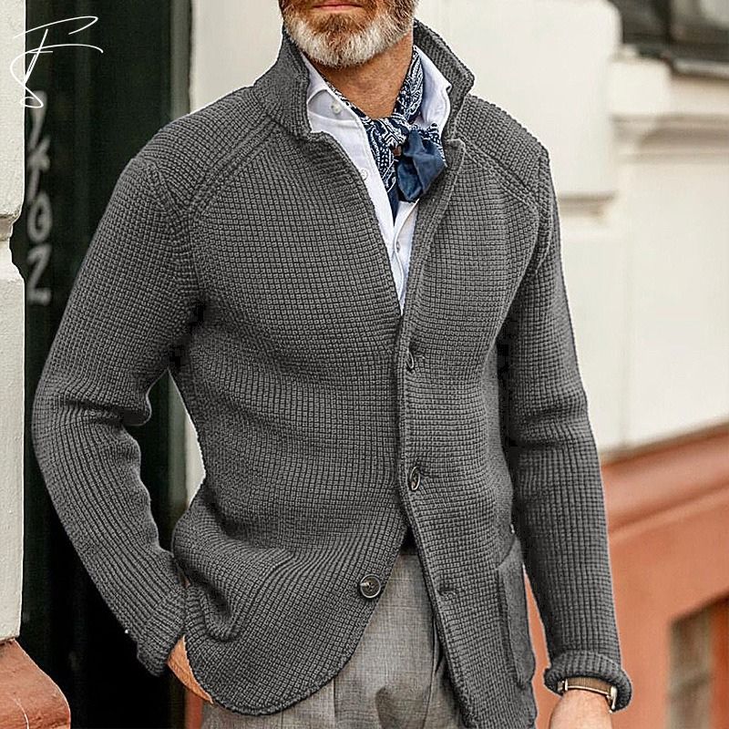Chunky knit men's cardigan with pockets