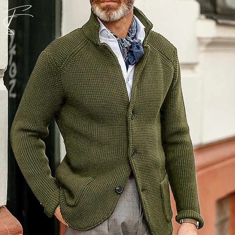 Chunky knit men's cardigan with pockets