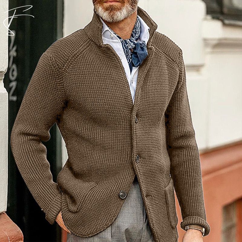 Chunky knit men's cardigan with pockets