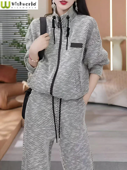 Adina - Eleganter Stil mit Auffälligen Streifen - IdealeKleiden