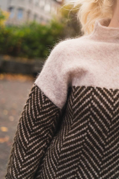 Weicher Cashmere Pullover Rollkragen Eleganz - IdealeKleiden