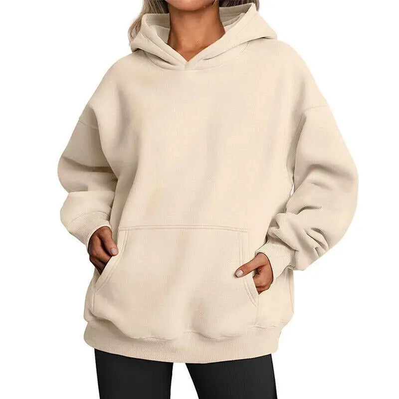 Fashionable hoodie with raglan sleeves and kangaroo pocket