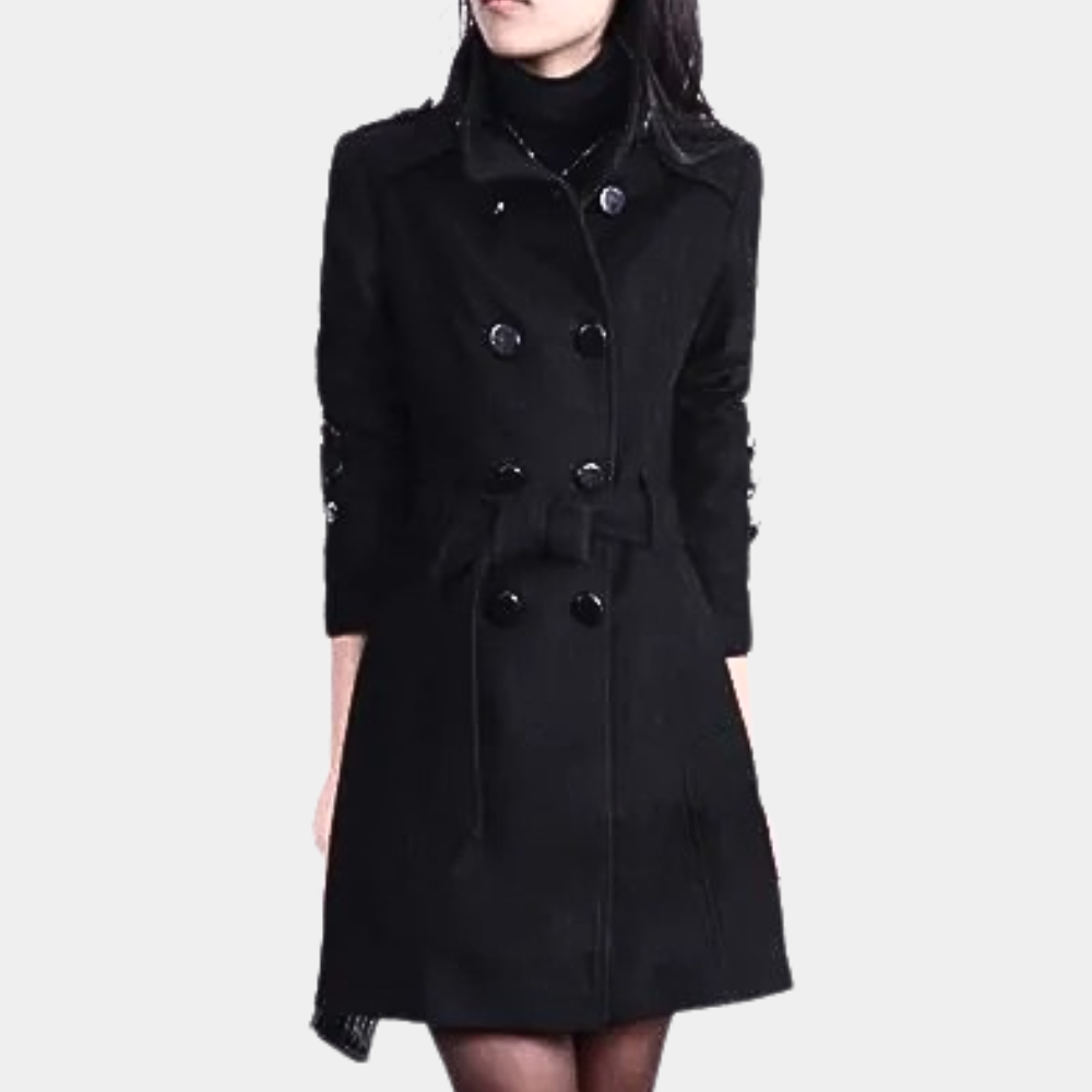 Elegant women's winter coat with belt