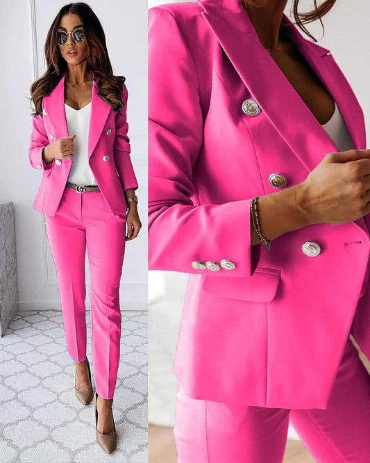 Eleganter Frauenanzug mit Blazer und Hose - IdealeKleiden