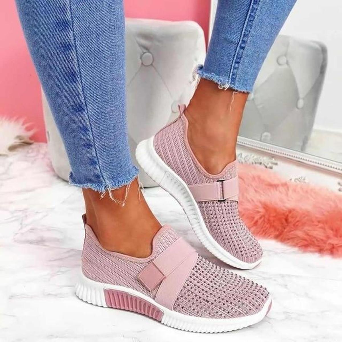 Women's Modern Athletic Shoe with Elastic Laces