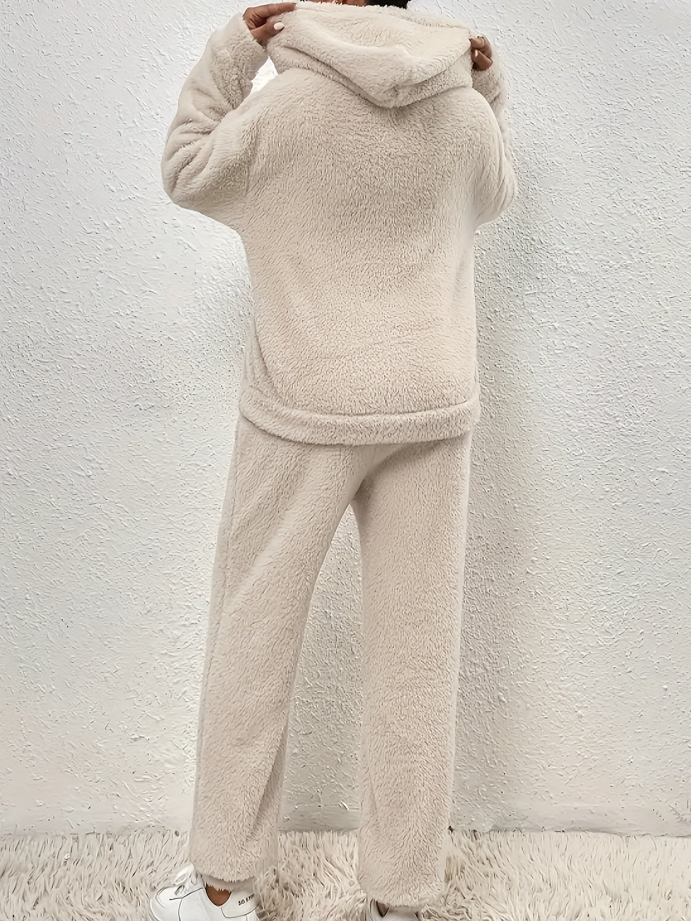 Warmes Winterset Damen: Teddy Hoodie und Hosen - IdealeKleiden