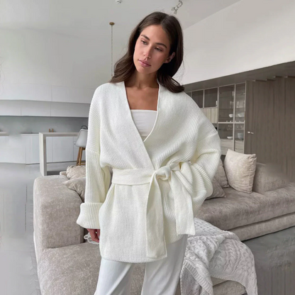 Fashionable cardigan with belt and ribbed pattern