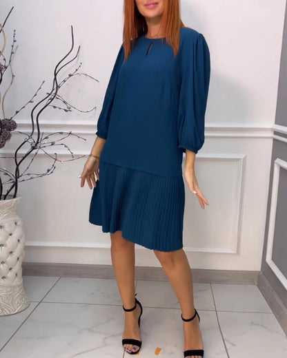 Stylish pleated dress Plain patchwork look