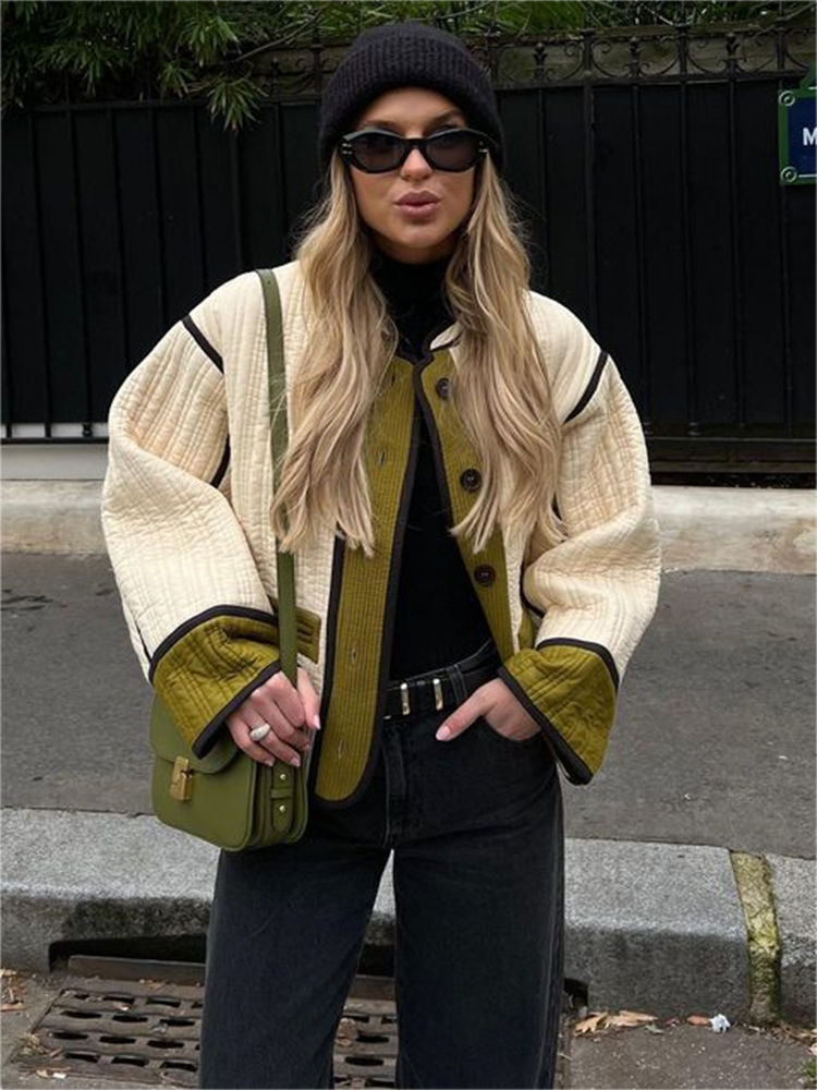 Modern women's transitional jacket with buttons