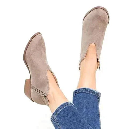 Chic women's boots with side zipper