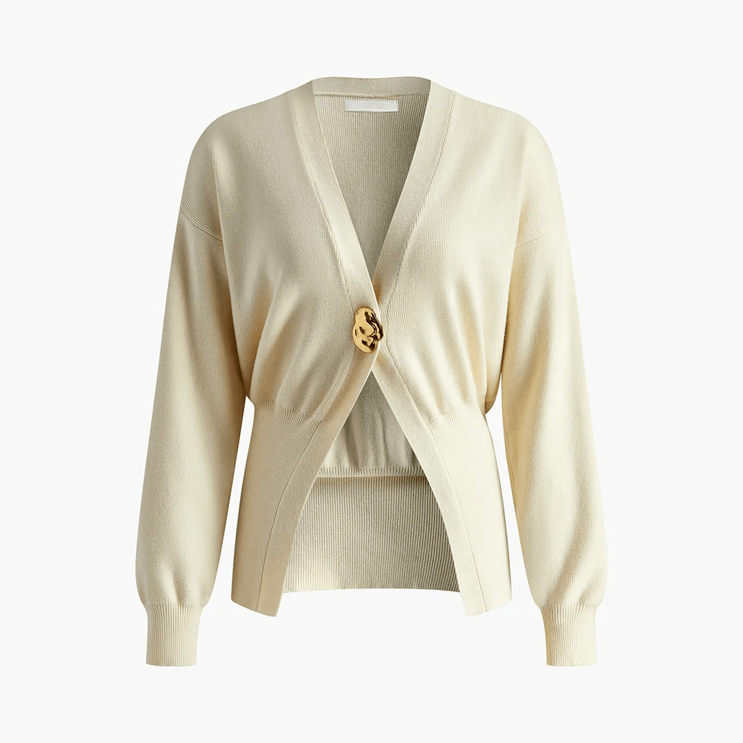 Elegant fine-knit cardigan with decorative button