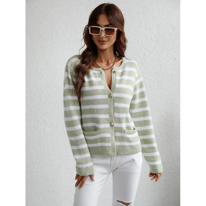 Cozy knitted cardigan with buttons and side pockets