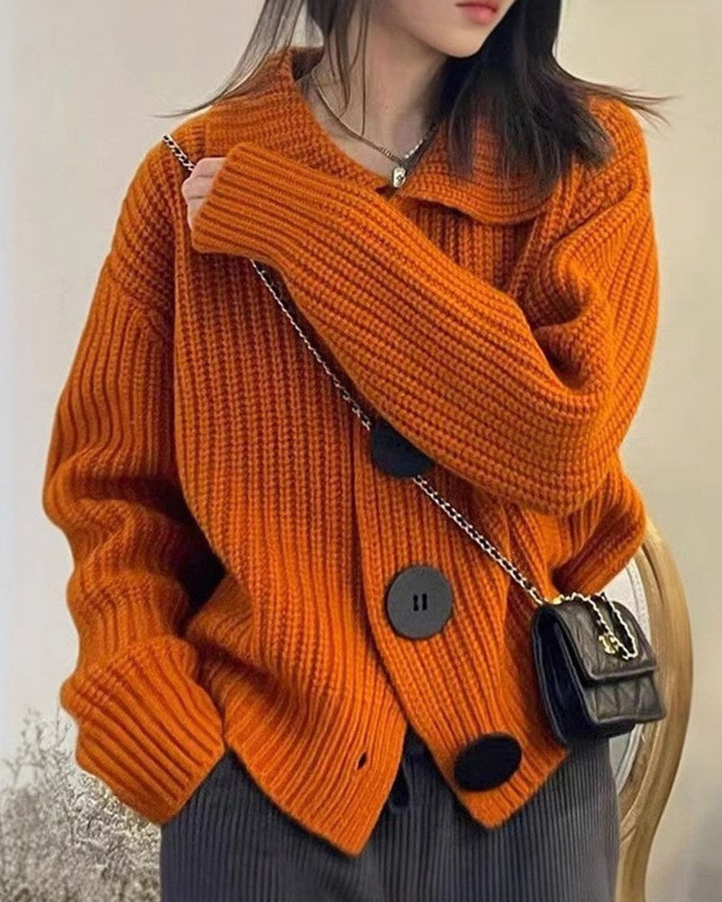 Elegant clothing | Large buttons and knitted look