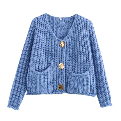 Stilvolle Damenstrickjacke mit Knöpfen und Taschen
