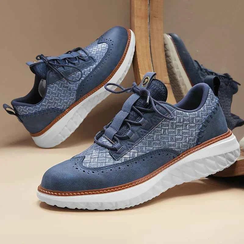 Lightweight men's sports shoes