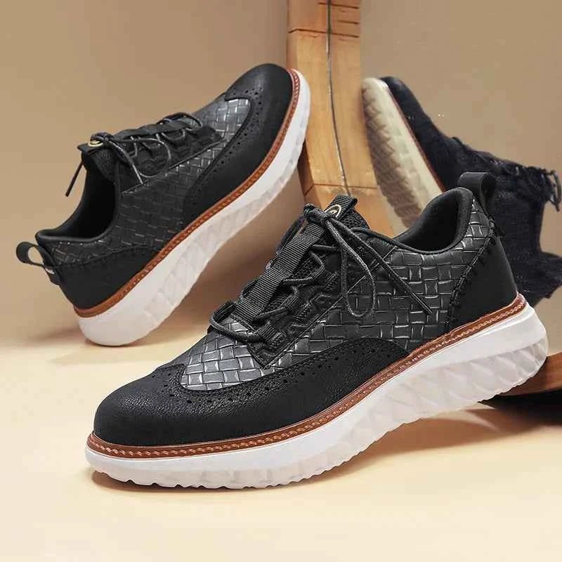 Lightweight men's sports shoes