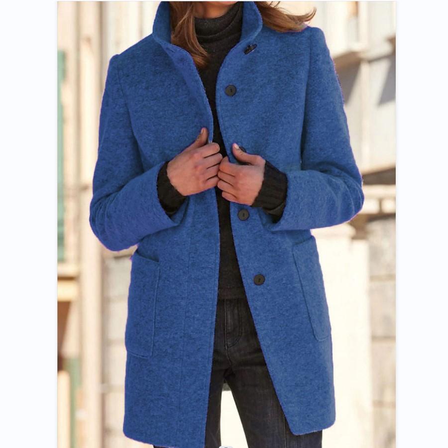 Stylish winter coat with front pockets