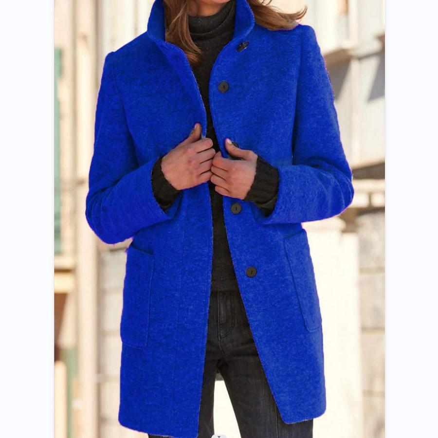 Stylish winter coat with front pockets