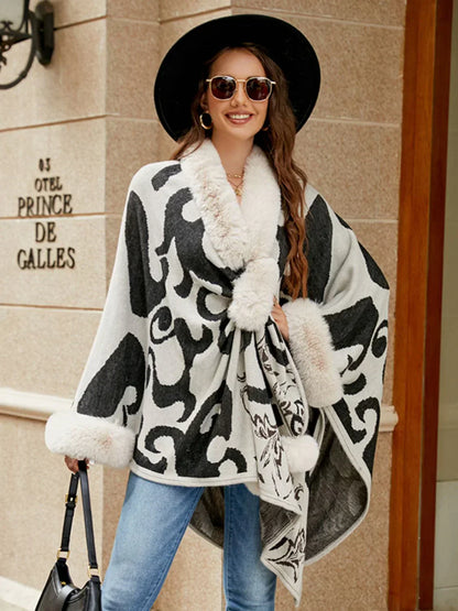 Stilvolles Winterponcho mit Trend-Druck - IdealeKleiden