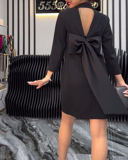 Eleganter Anzug mit Kragen und Fliege - IdealeKleiden