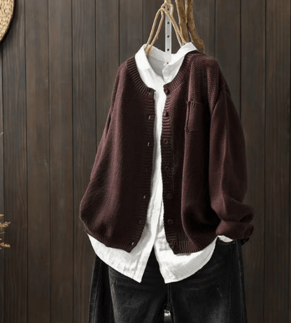 Elegant women's cardigan with buttons