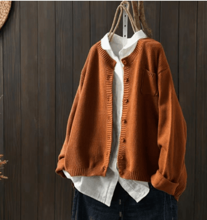 Elegant women's cardigan with buttons