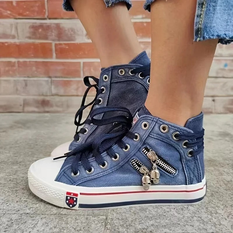 Modern Sneaker Jeans Look Zipper