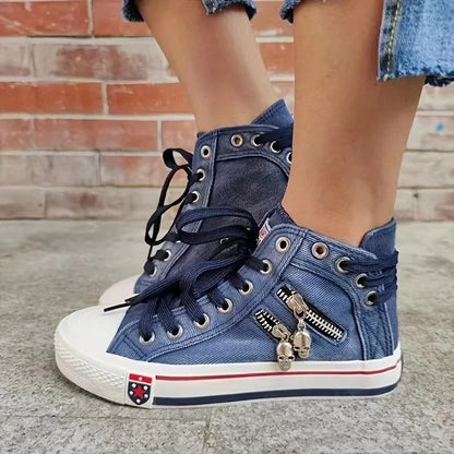 Modern Sneaker Jeans Look Zipper