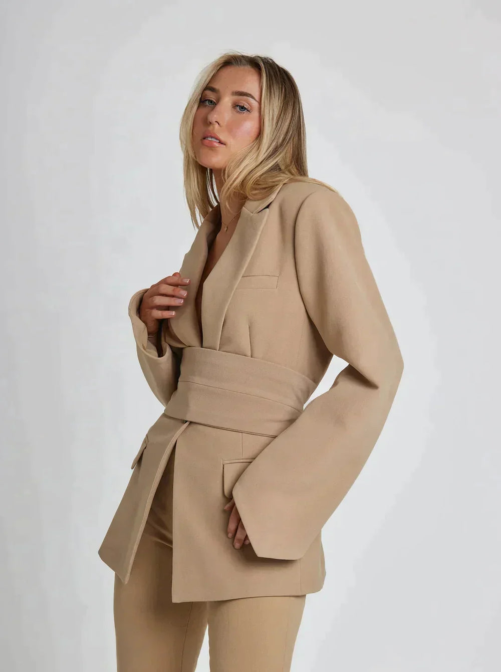 Elegant Women's Blazers With Belt and Wide Sleeves