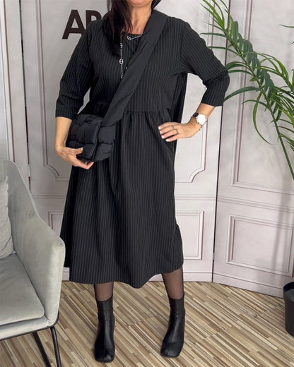 Elegant crew-neck dress with ribbed texture