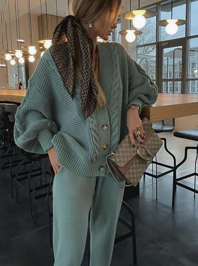 Soft Women's Knitwear Set with Oversized Cardigan