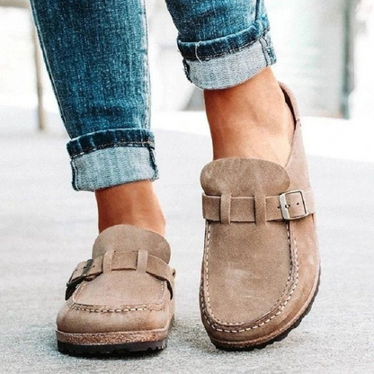 Comfortable slippers with buckle closure