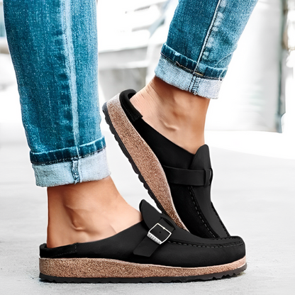 Comfortable slippers with buckle closure