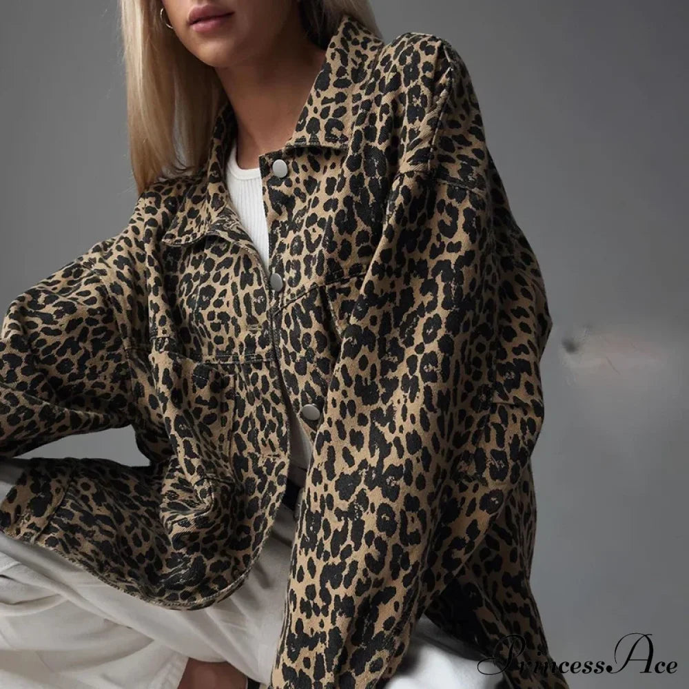 Stylish denim jacket with leopard print