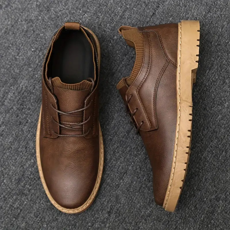 Men's leather lace-up shoes for everyday wear