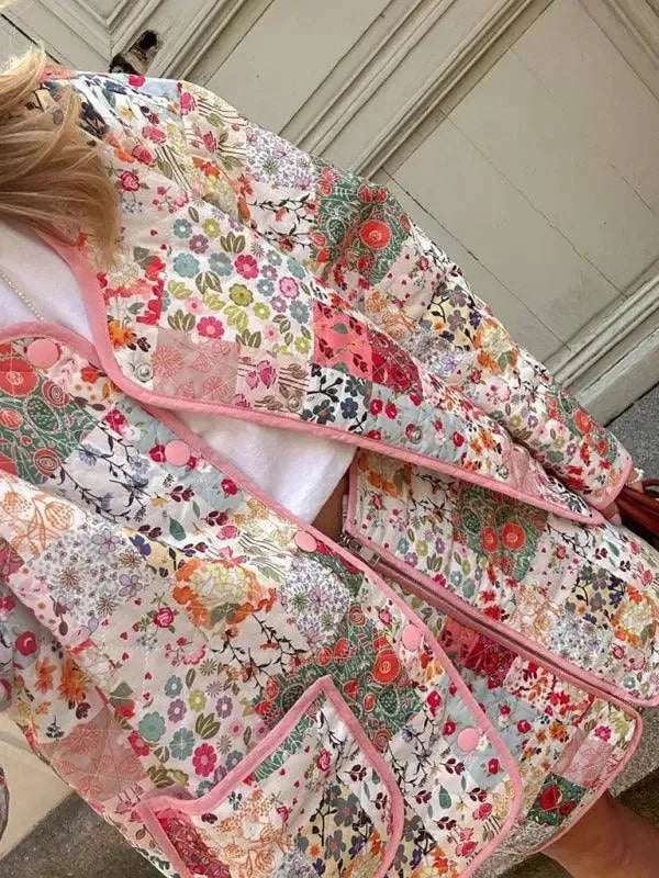 Elegant women's quilted coat with floral pattern