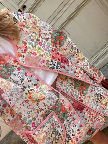 Elegant women's quilted coat with floral pattern