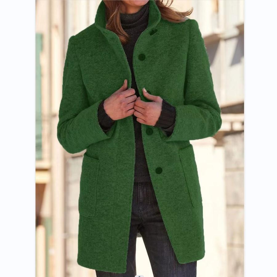 Stylish winter coat with front pockets