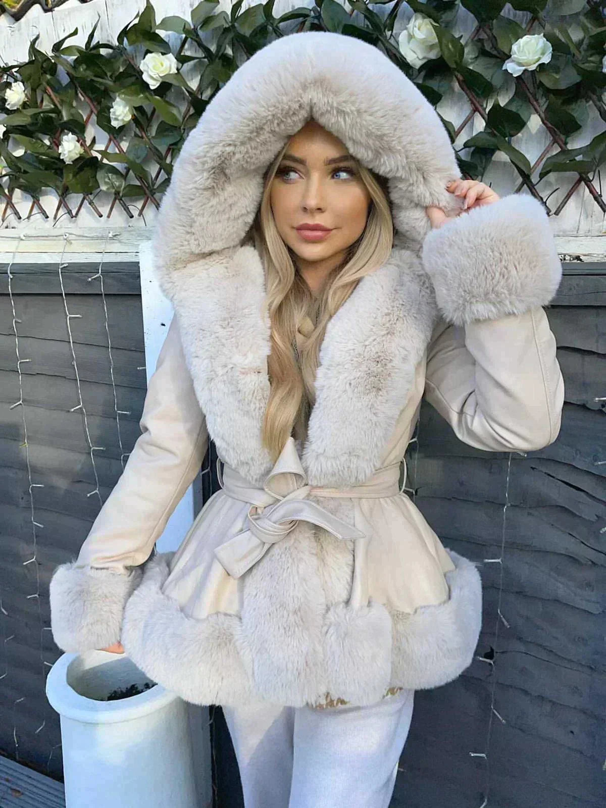 Soft Hooded Jacket White Practical
