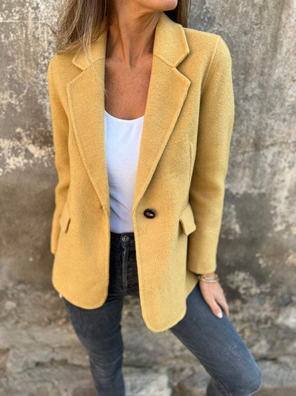 Elegant women's jacket with structured print