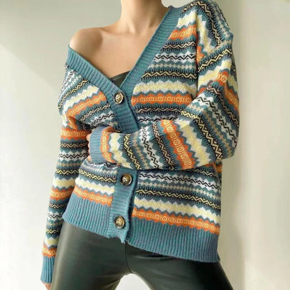 Patterned V-neck cardigan with a relaxed fit