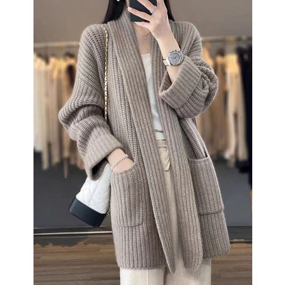 Oversize cardigan with collar and pockets