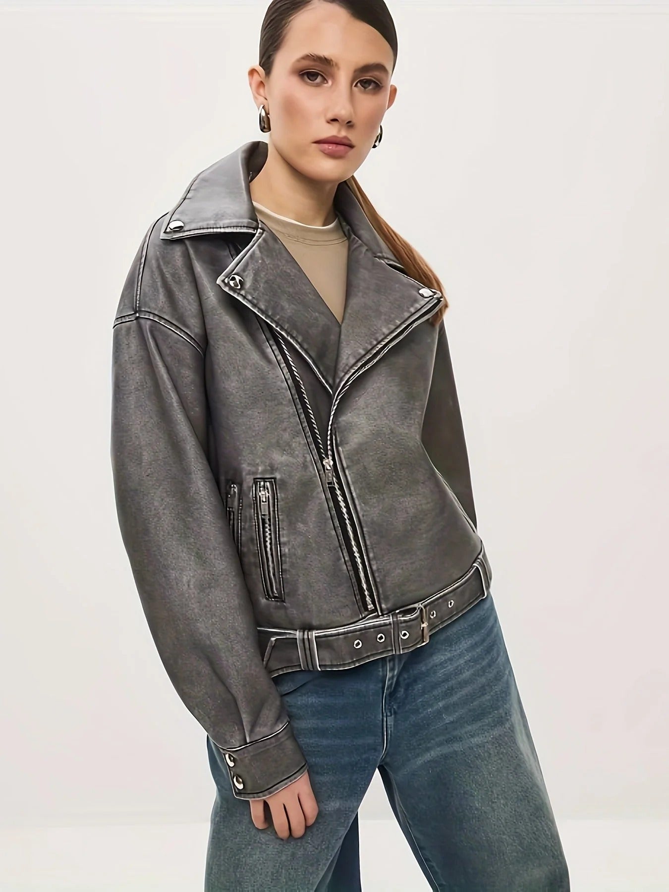 Lederjacke Oversize Bikerstyle Gürtel Reißverschluss Detail - IdealeKleiden