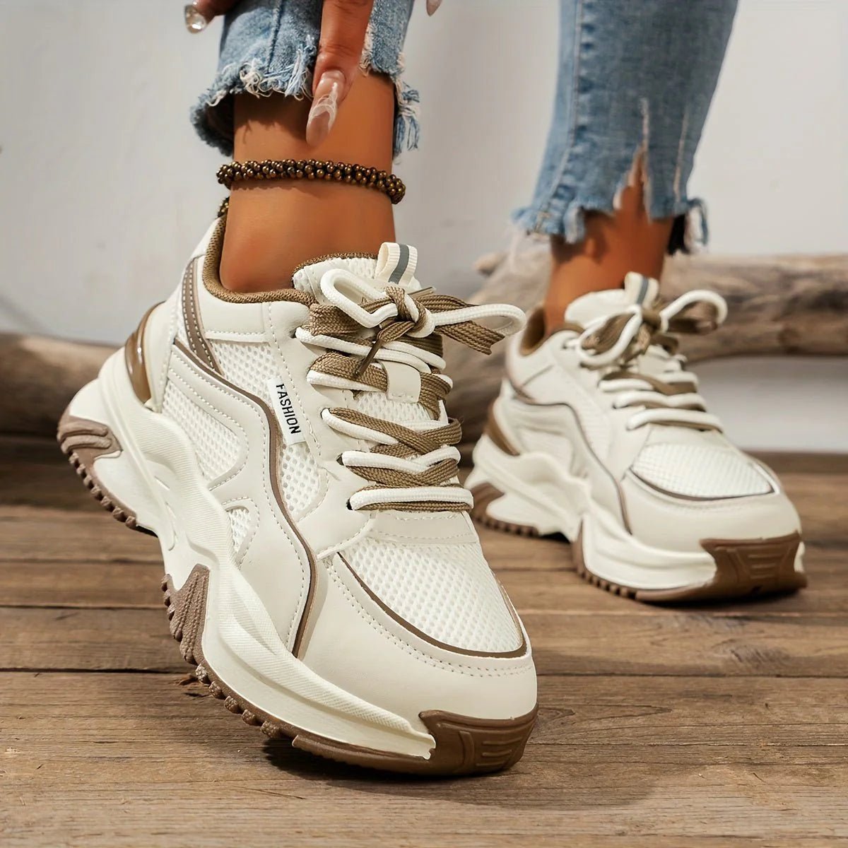 Stylish Sneakers Cream/Black Comfort Sole