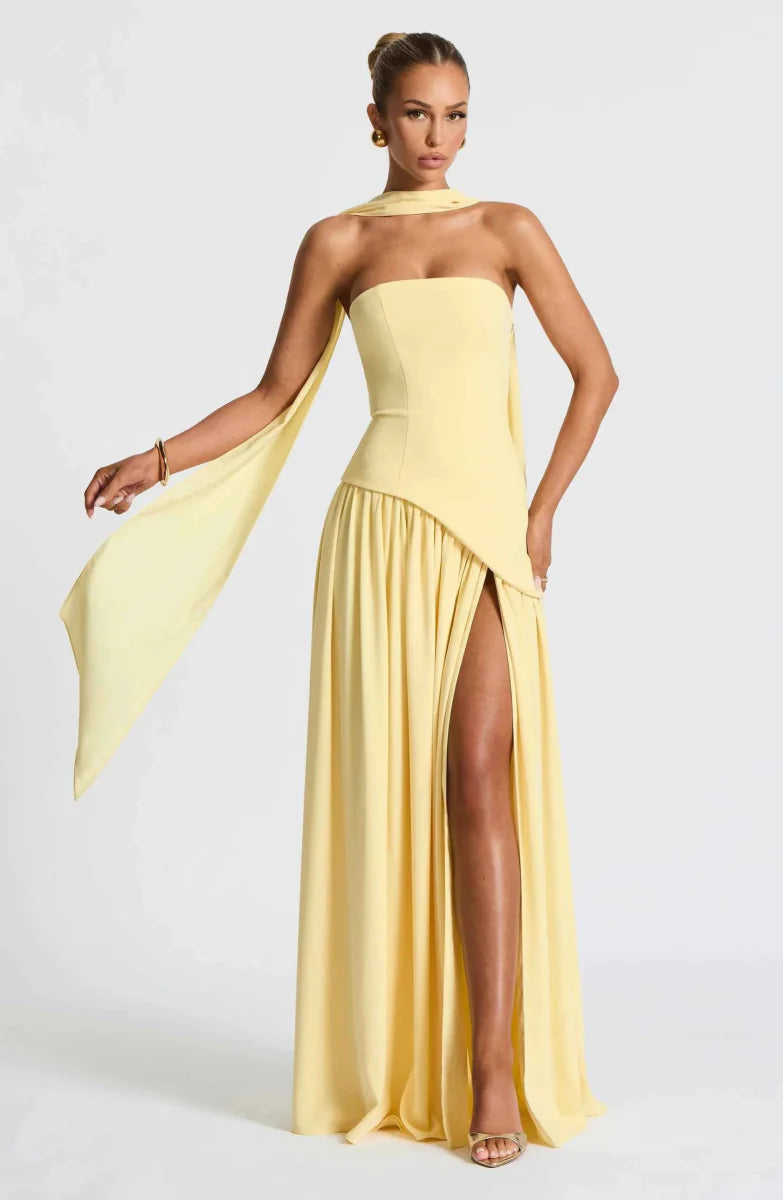 Long women's dress with leg slit and gathered fabric